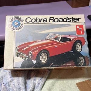 AMT Cobra roadster 1/25 scale 48084
